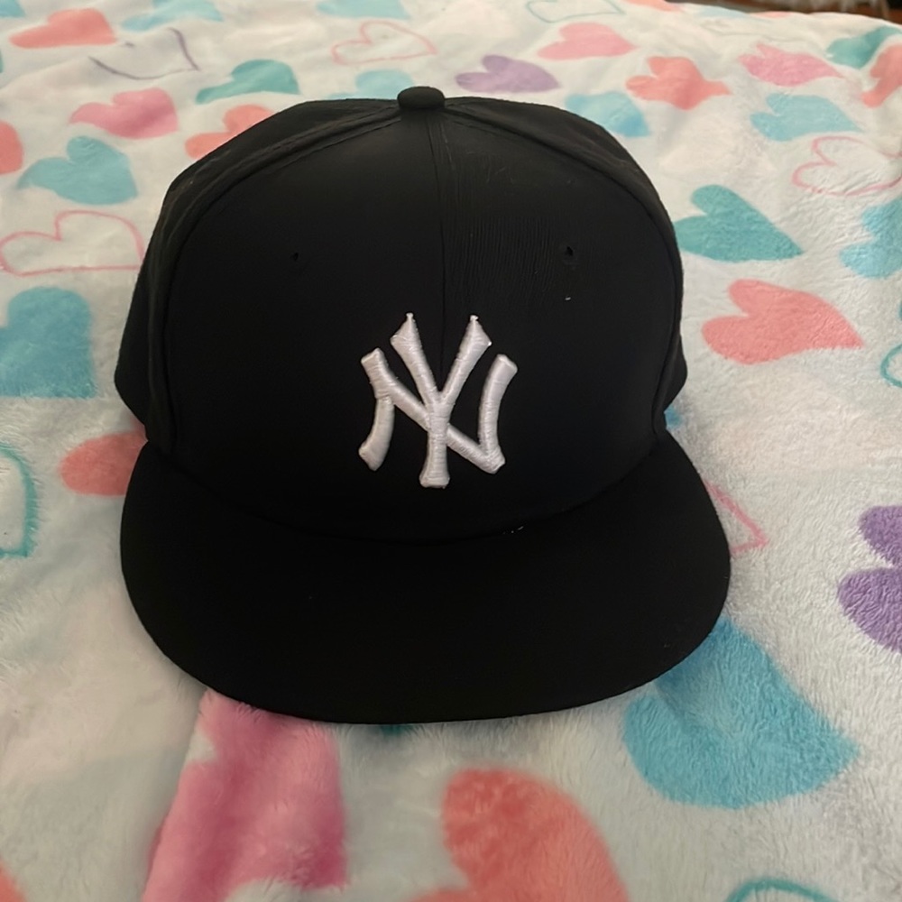 Official Yankees Baseball Nee Era Fitted Hat